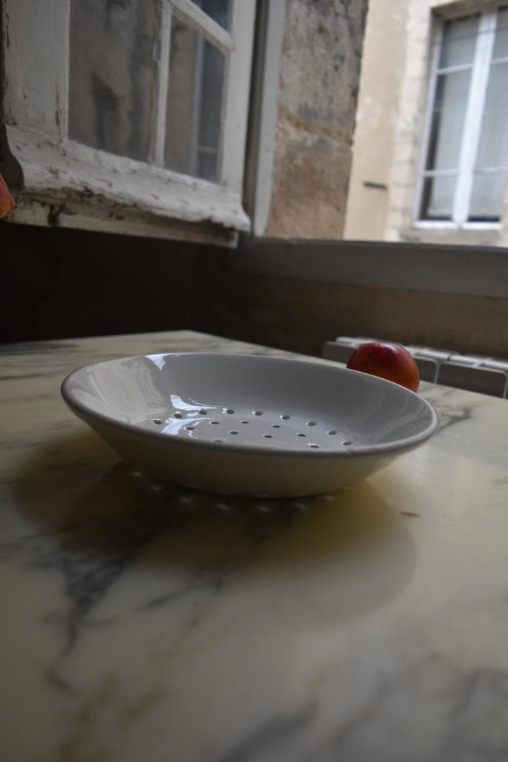 Keme　超美品　白釉　水切り皿　フランスアンティーク