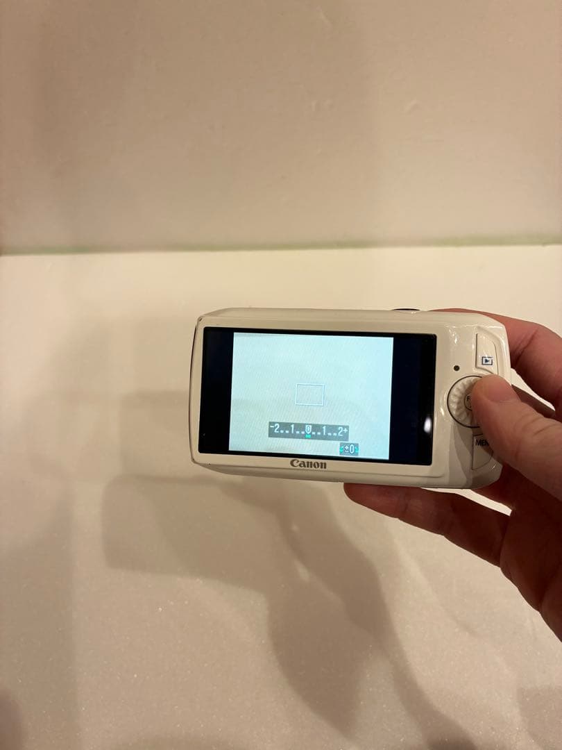 Canon IXY30S デジタルカメラ　白　充電器・バッテリー・SDカード付属