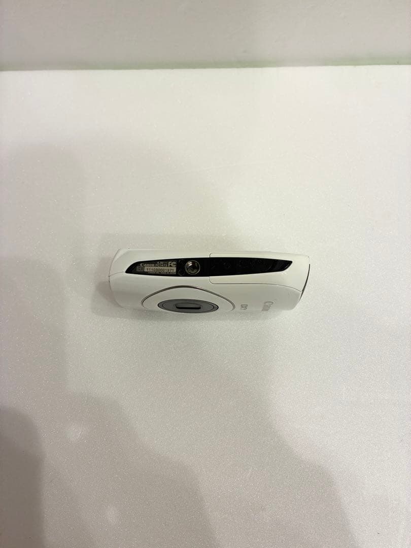 Canon IXY30S デジタルカメラ　白　充電器・バッテリー・SDカード付属