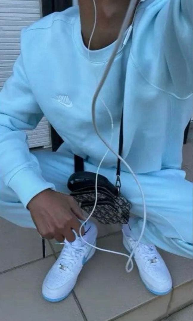 即完売品Nike 水色スウェットトレーナー　ナイキ