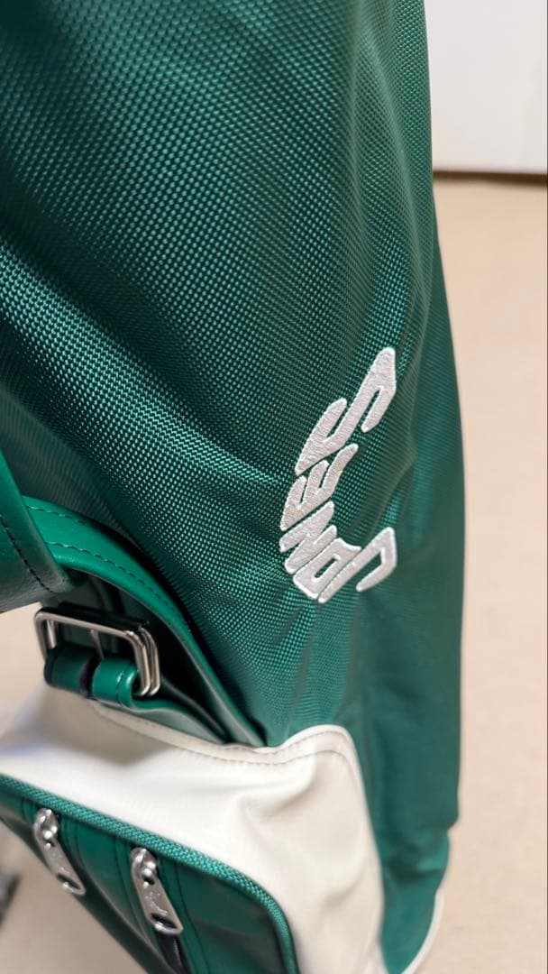 新品 JONES キャディバッグ 緑・白（ロゴ刺繍有り） 新 発売
