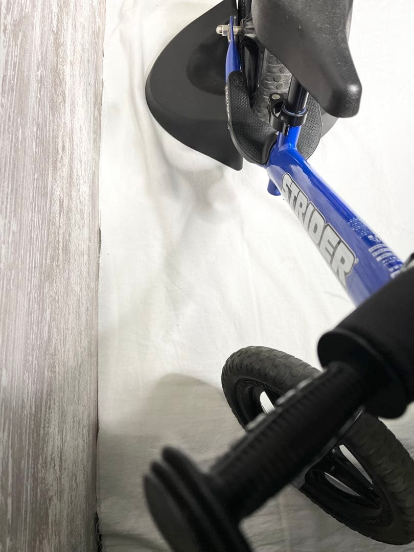 STRIDER スポーツ バランスバイク 青　交換サドルパイプ　専用台セット