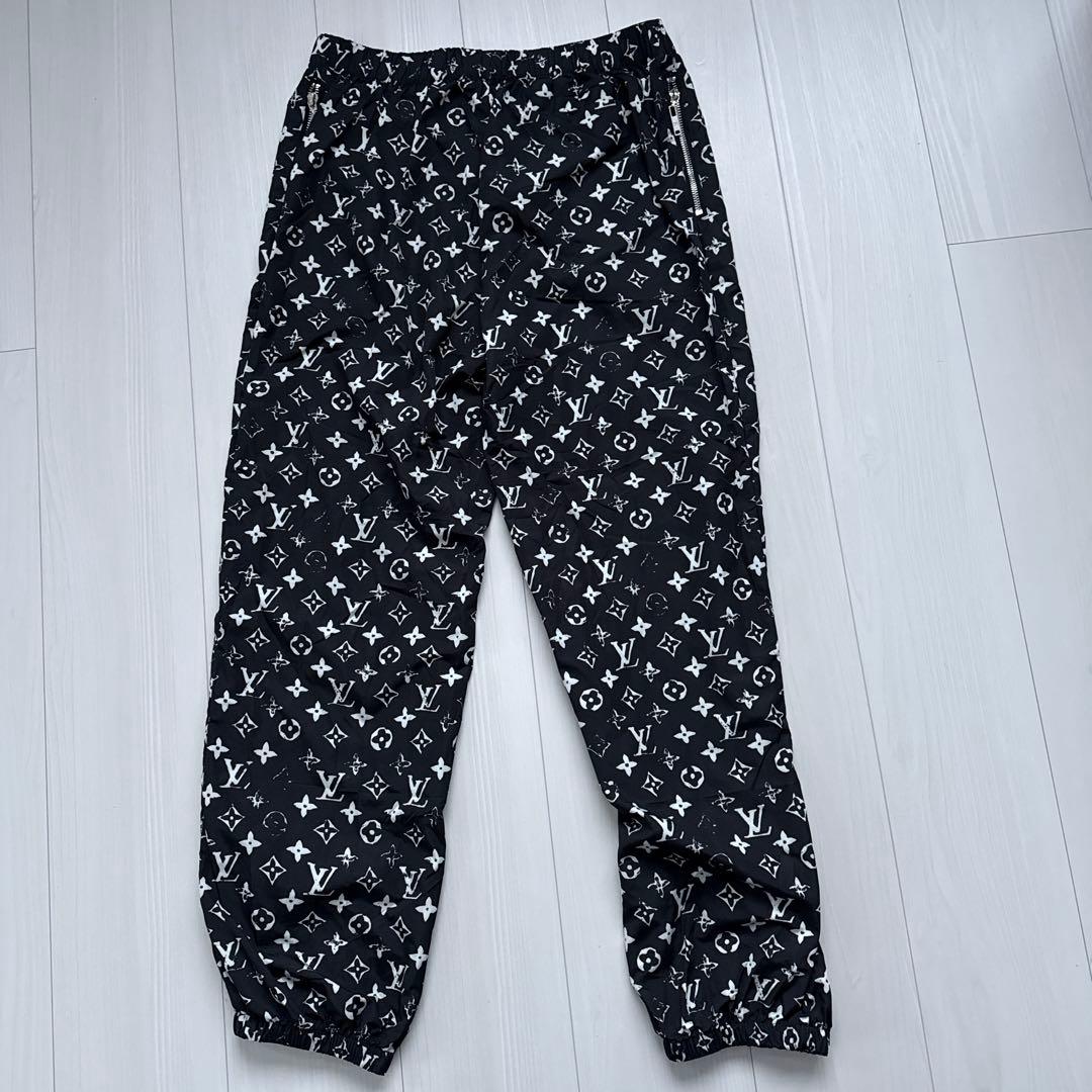 ルイヴィトンロゴプリントパンツ