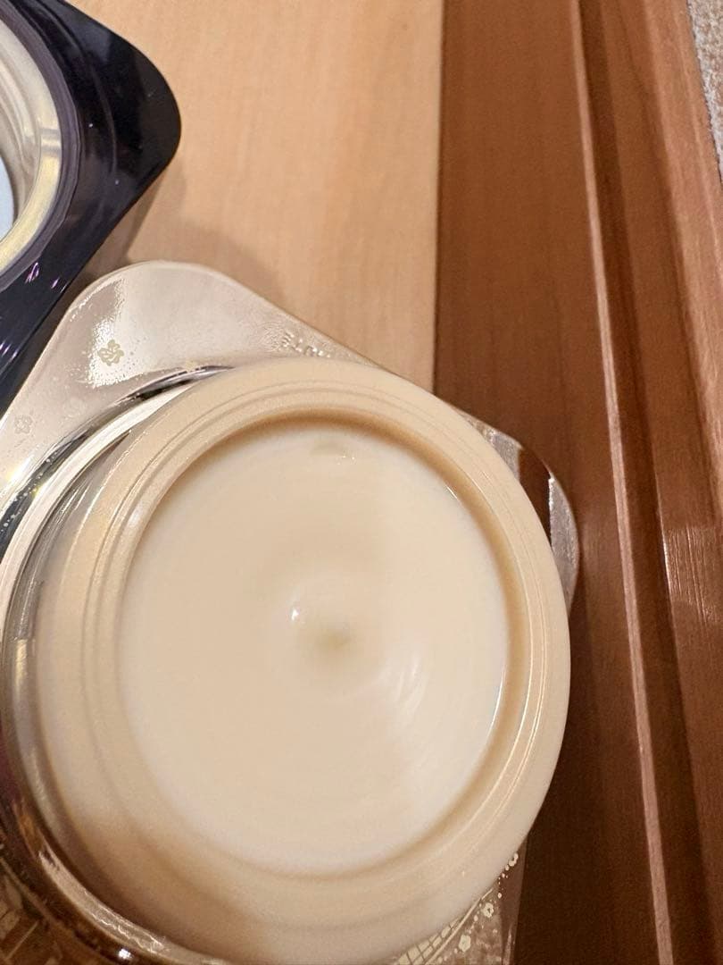 クレ・ド・ポー ボーテ2025ホリデー ラ・クレーム