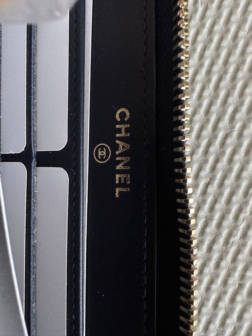 Chanel　ボーイシャネル Vステッチ レザー ラウンドファスナー 長財布