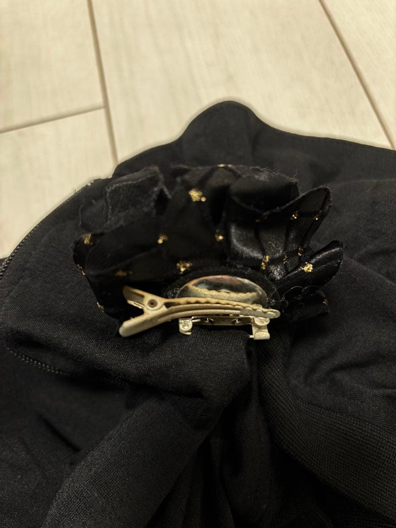 チャネルブティック フラワーブローチ付き ノースリーブジップワンピース／黒