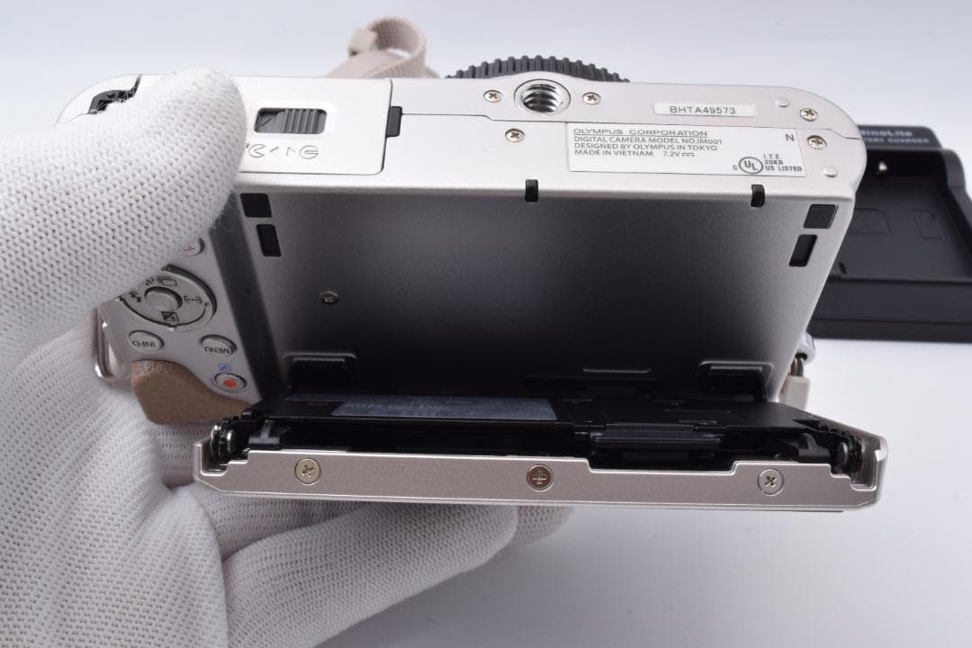 #51a ショット数230 美品 オリンパス PEN E-PL8 ボディ 充電器