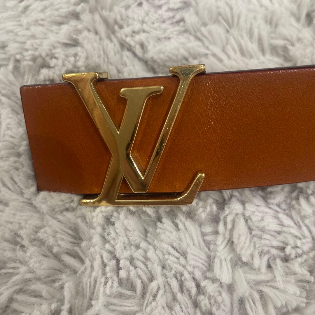 LOUIS VUITTON サンチュール  イニシャルLVベルト