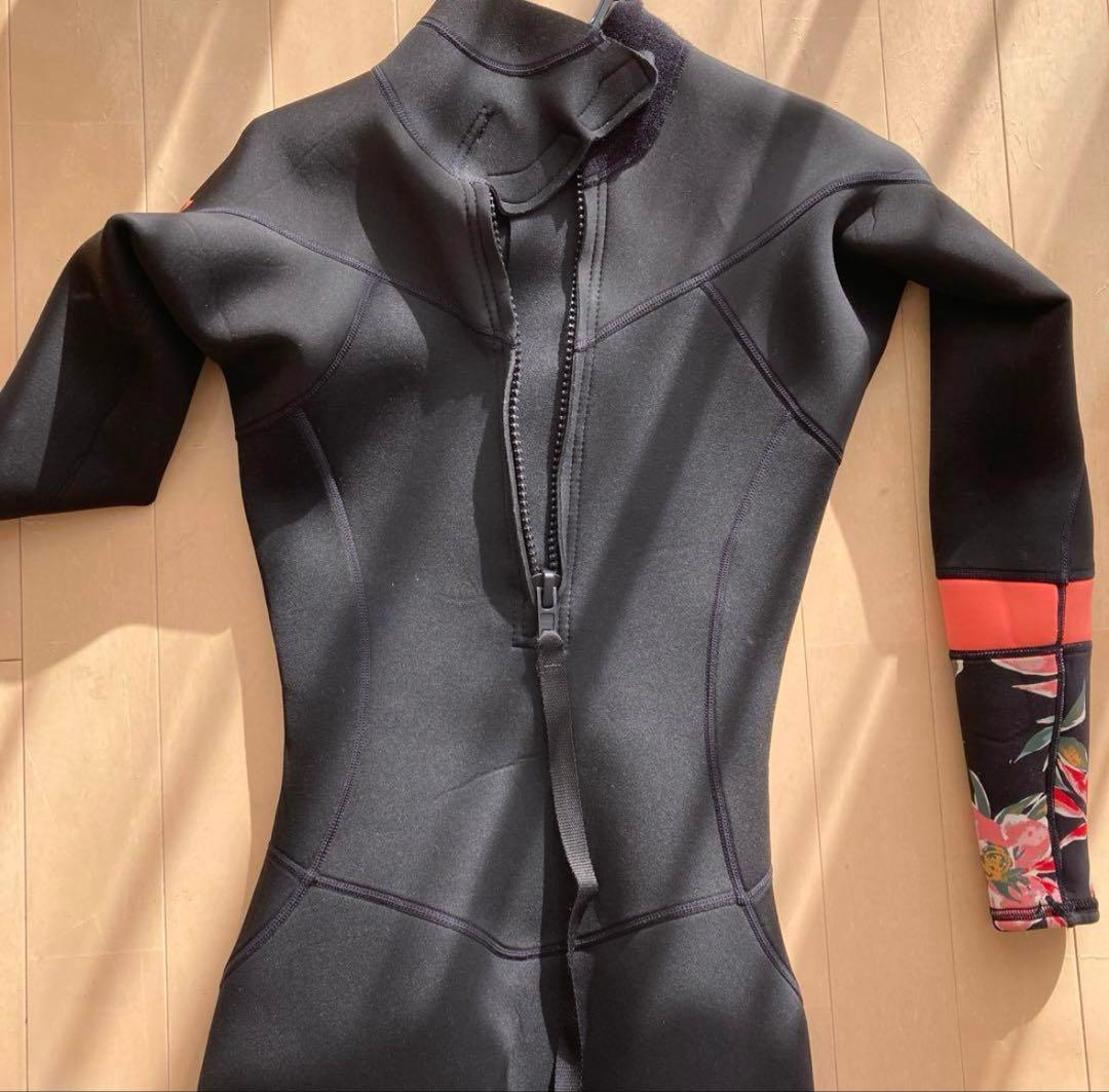 フルスーツ ウェットスーツ ブラック/フラワーパターン