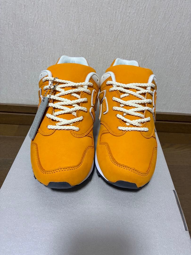 【未使用品】にゅ スニーカー（オレンジ）