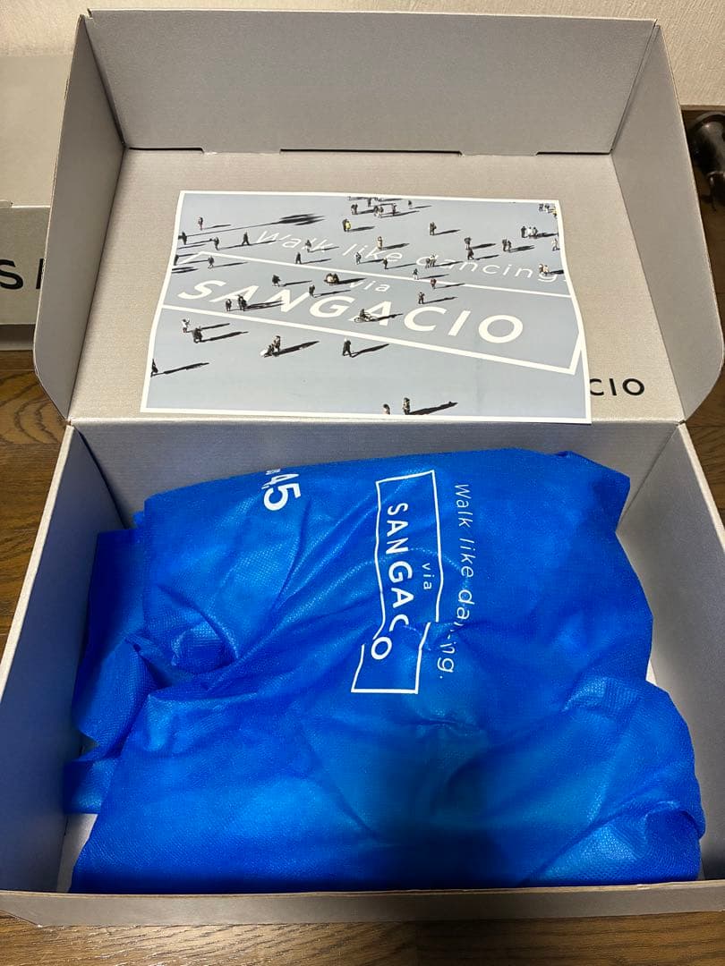 【未使用品】にゅ スニーカー（オレンジ）