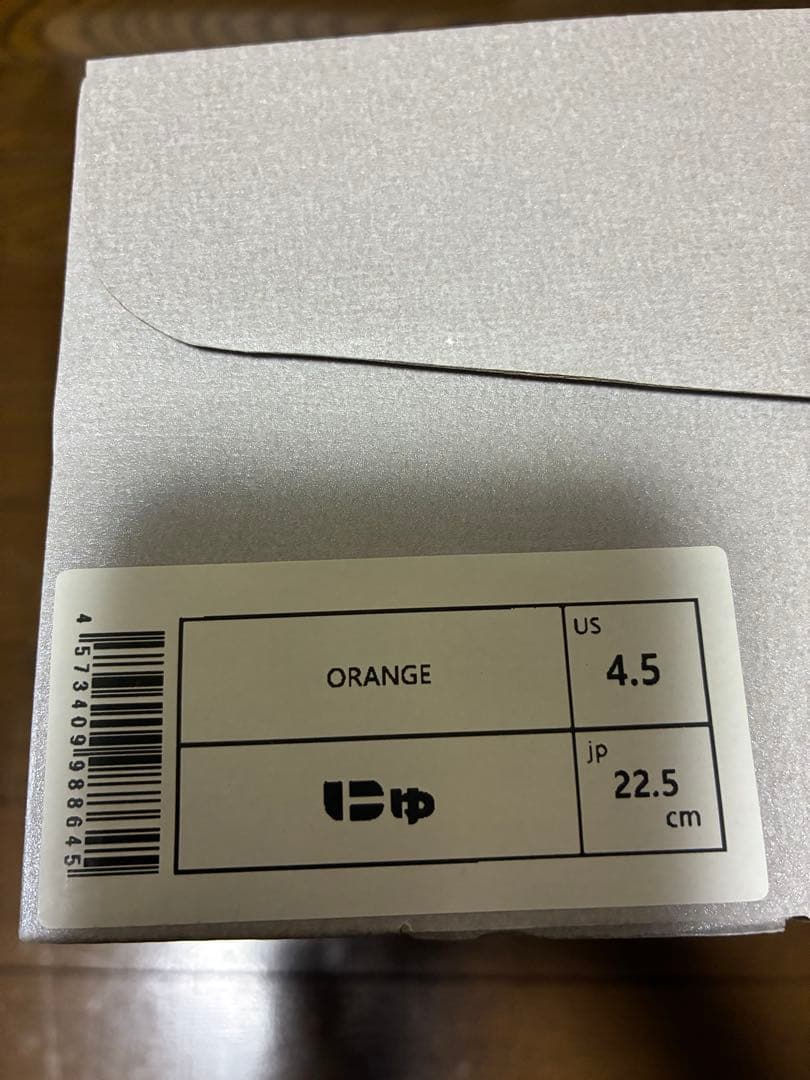 【未使用品】にゅ スニーカー（オレンジ）