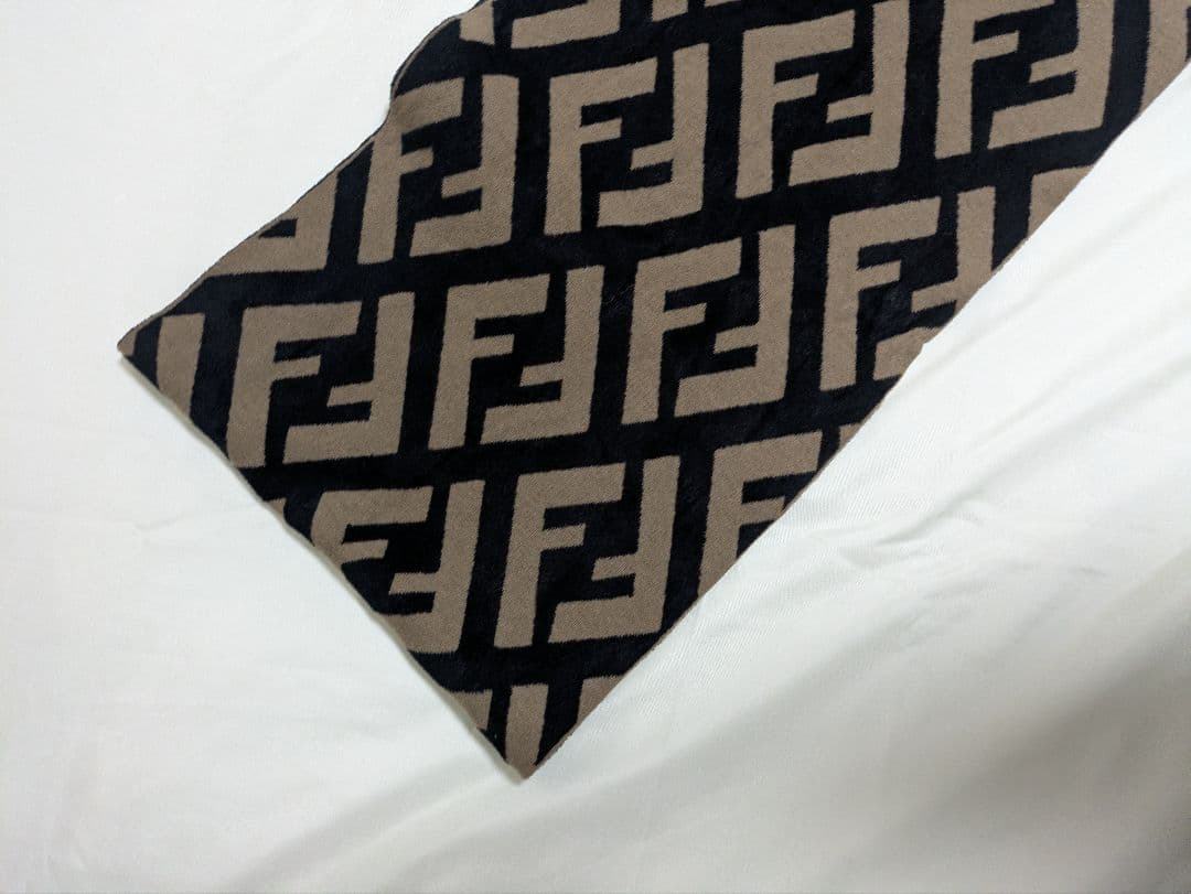 Fendi ロゴパターン ニットマフラー 買う