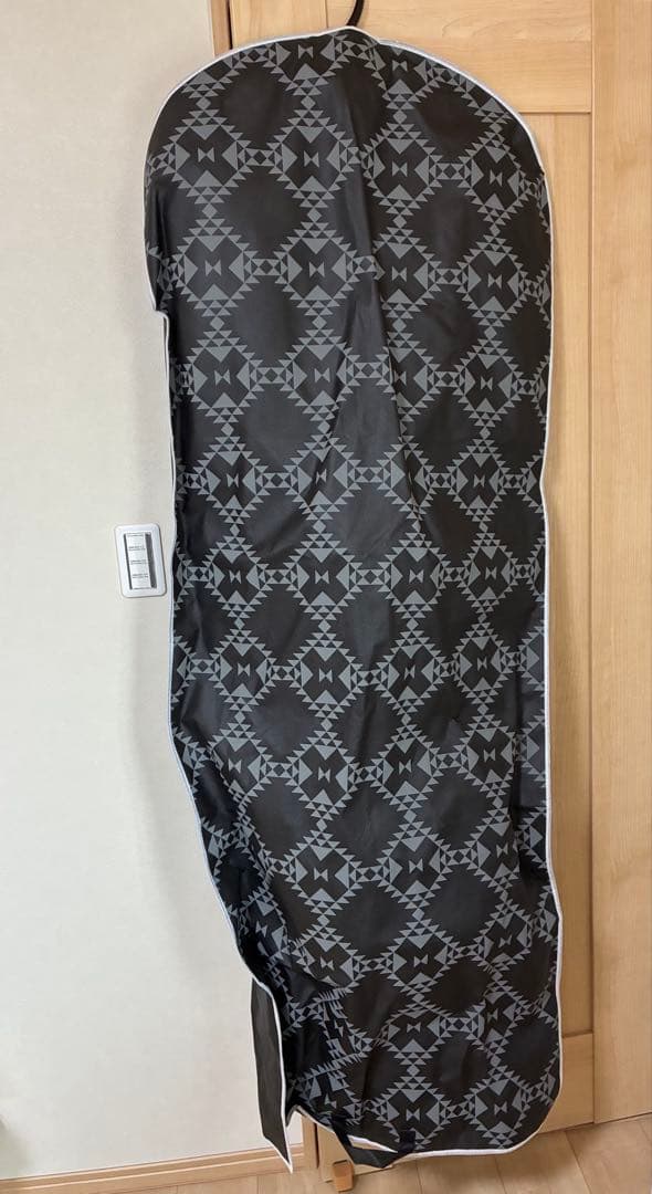 ウェットスーツ 帽子(新品)、説明書、ハンガー、保管用のカバー付き