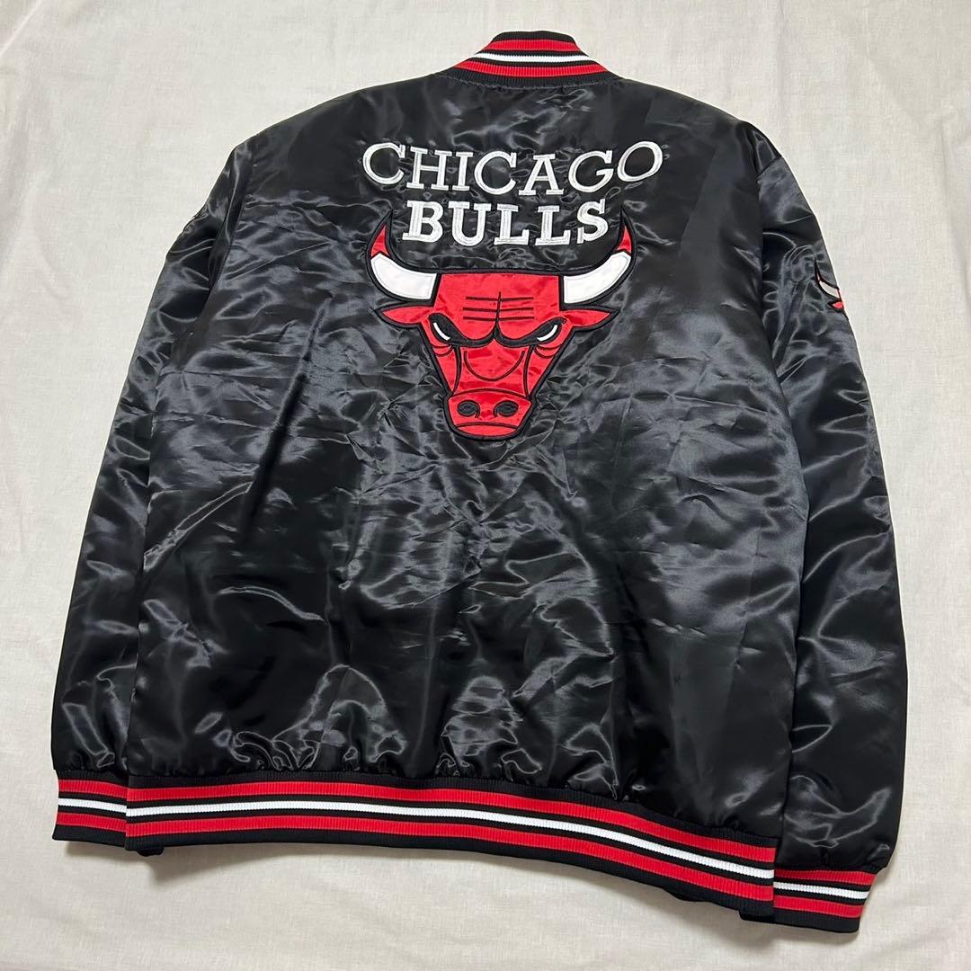 CHICAGO BULLS シカゴブルズ　NBA スタジャン　刺繍　ビックロゴ