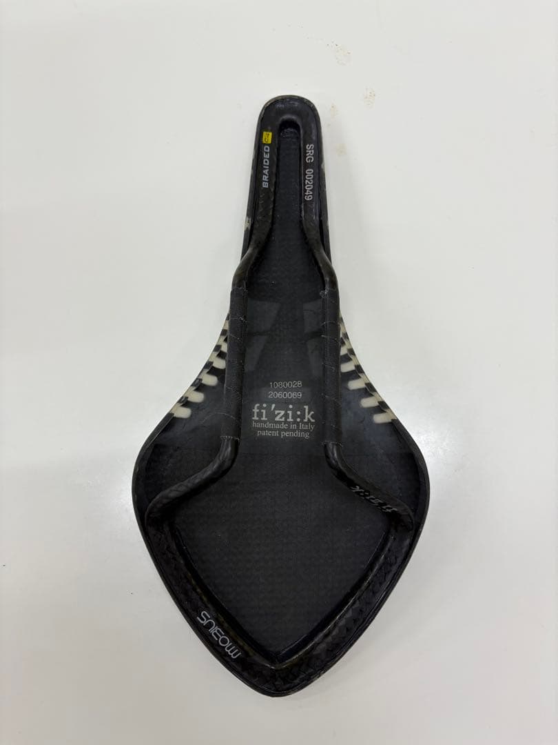 【状態良】 Arione k:1 フルカーボンサドル