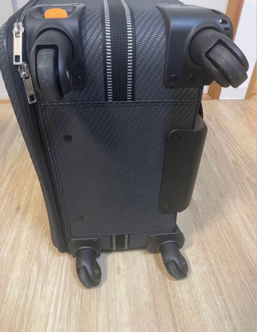 シフレ　エスケープ　大容量80L ソフトスーツケース　ちきりんさん