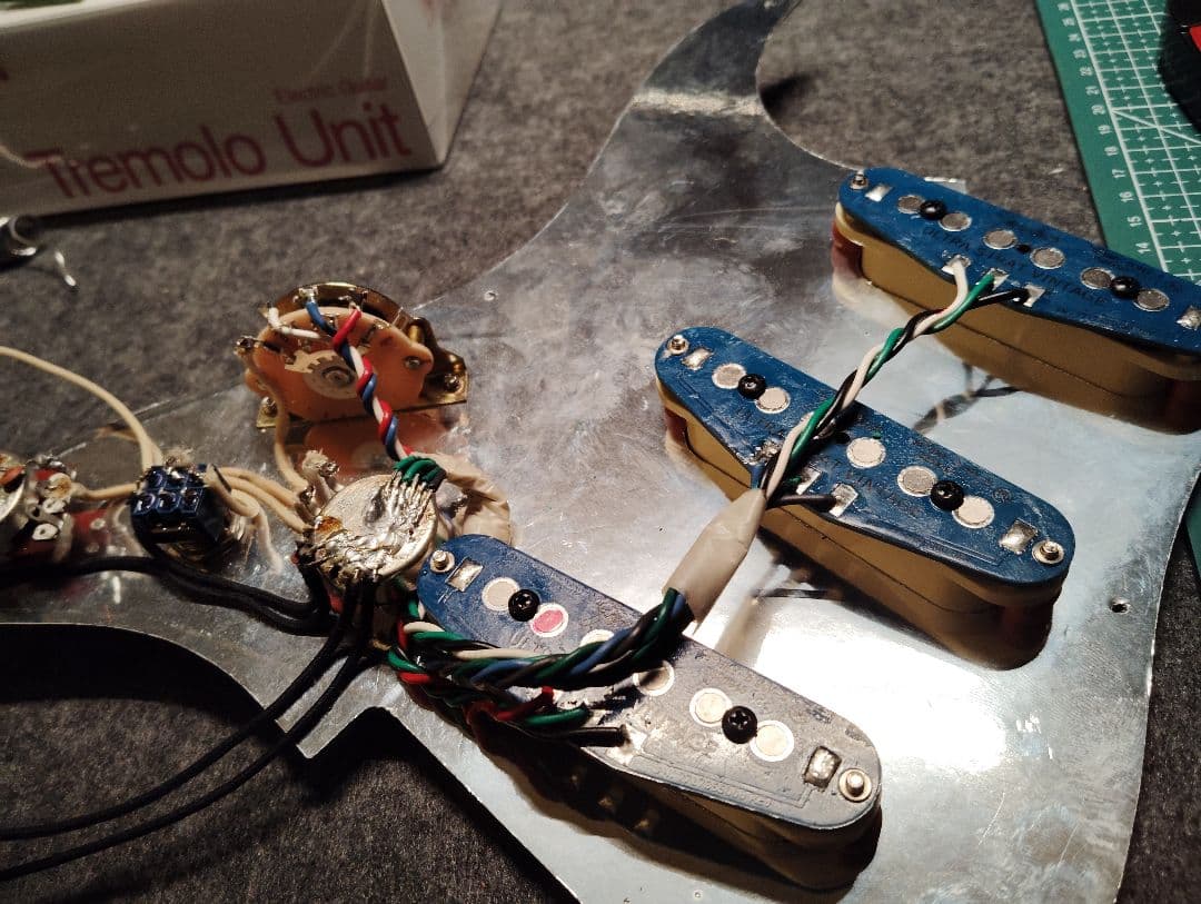 新品 個人製作 ストラトタイプ 木製PG サーフグリーン エレキギター