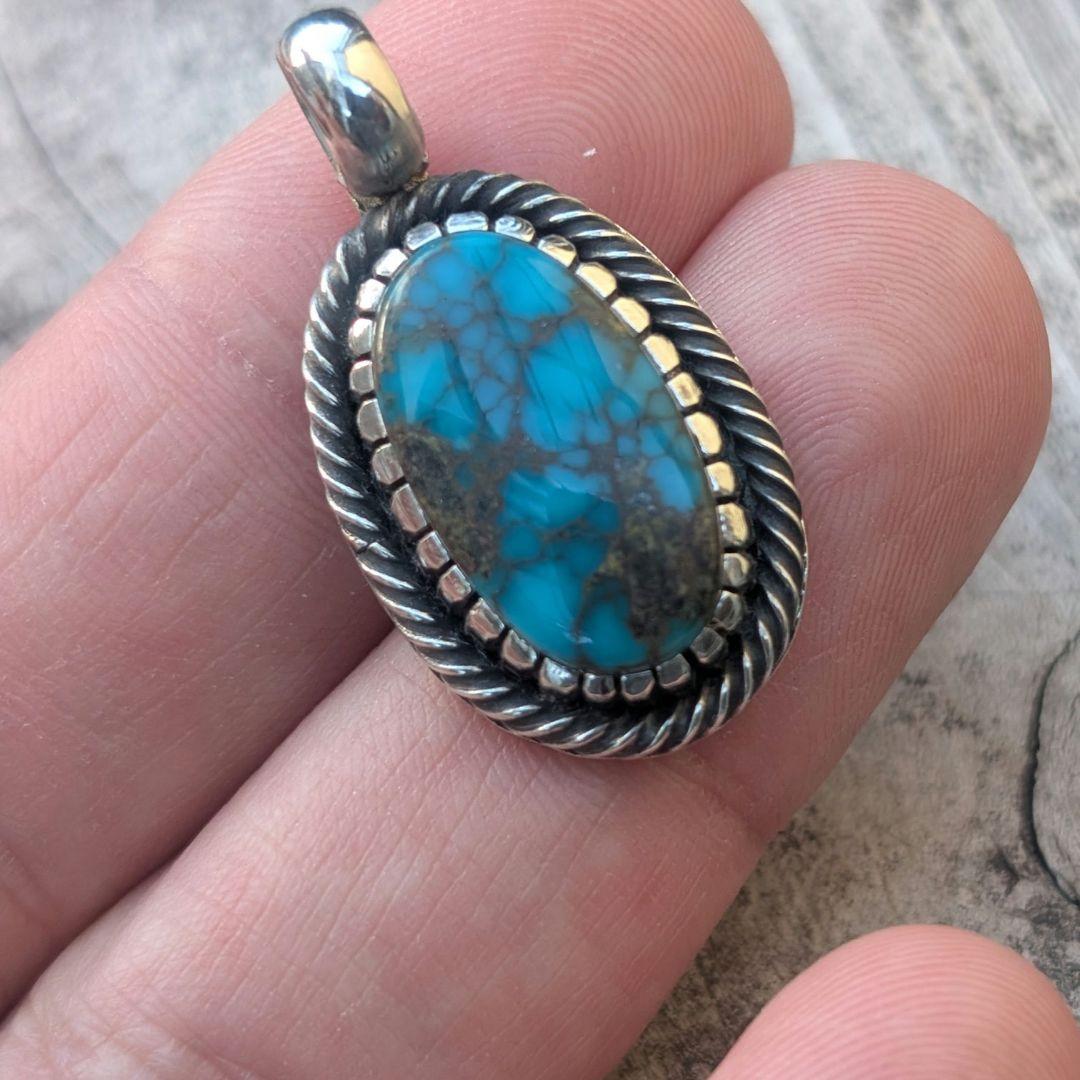 ハンドメイドのターコイズトップ　インディアンジュエリー風