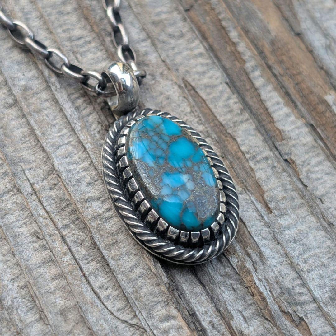 ハンドメイドのターコイズトップ　インディアンジュエリー風