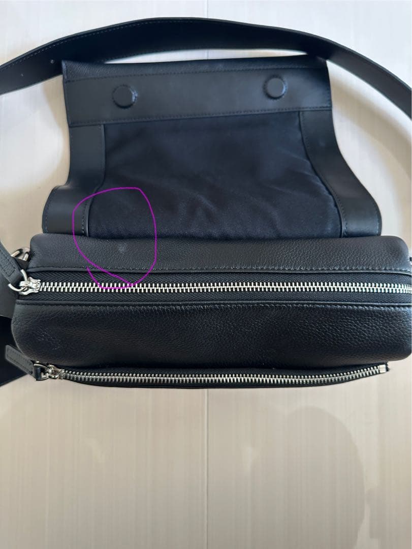 ビアズリー レザーボディバッグ レザーリング ブラック BEARDSLEY