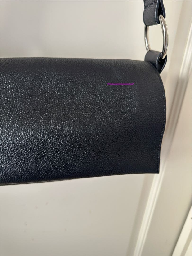 ビアズリー レザーボディバッグ レザーリング ブラック BEARDSLEY