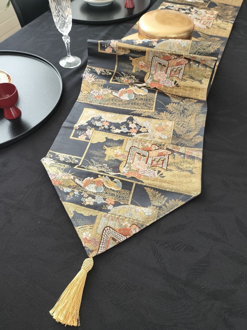 A879★逸品‼️豪華刺繍‼️テーブルランナー2m12cm