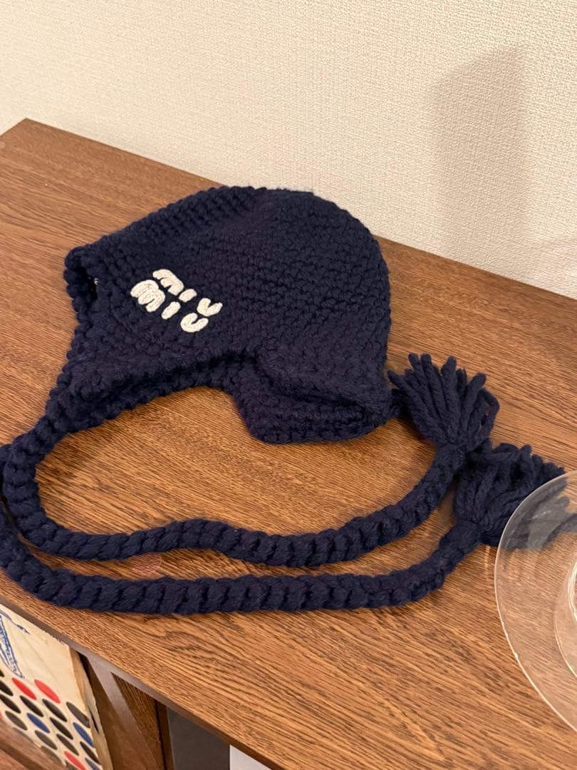 美品】miumiu ニット帽 ネイビー 耳あて付き MIU MIU - メルカリ