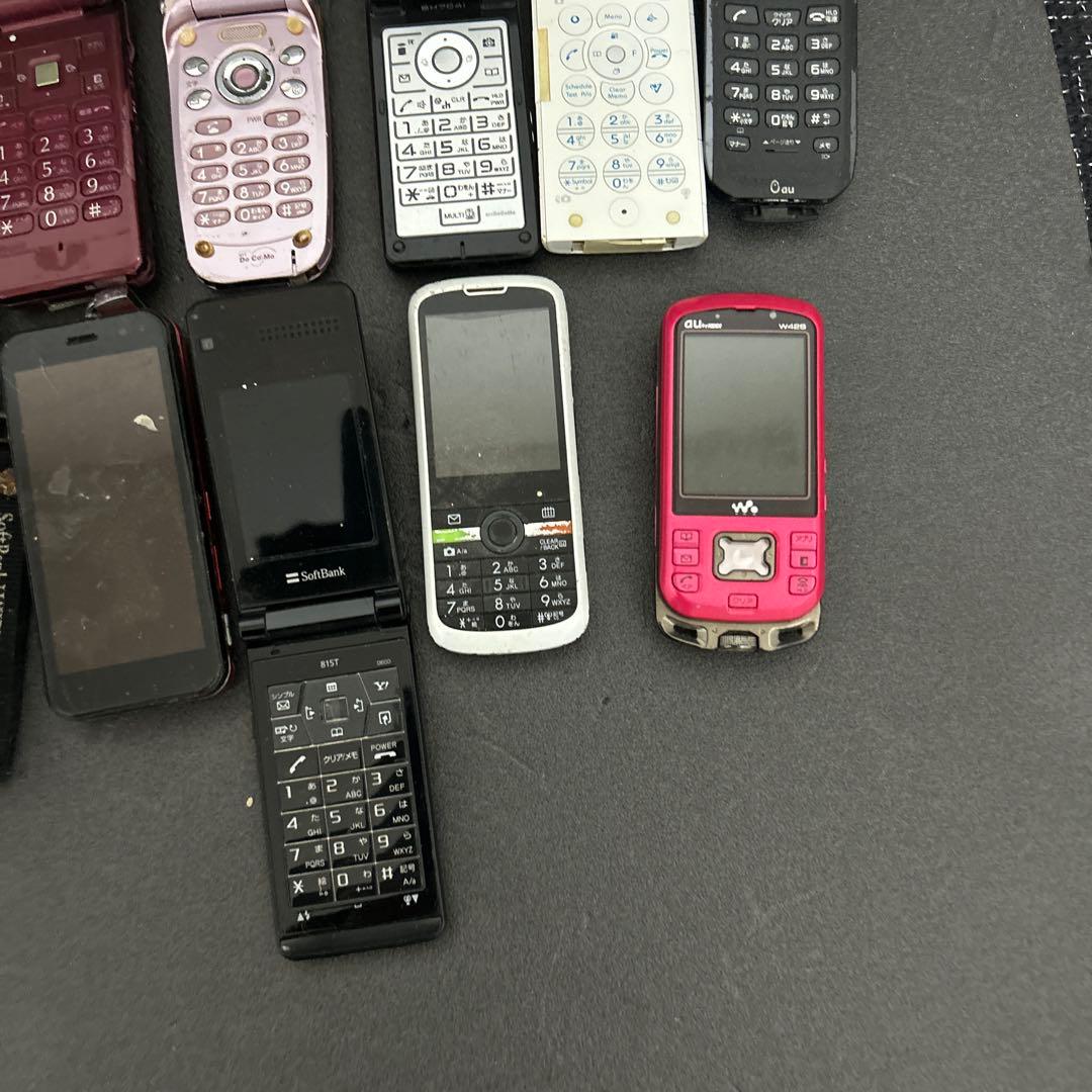 大量 携帯電話 ガラケー docomo/au 他 35台 ジャンク 部品取り