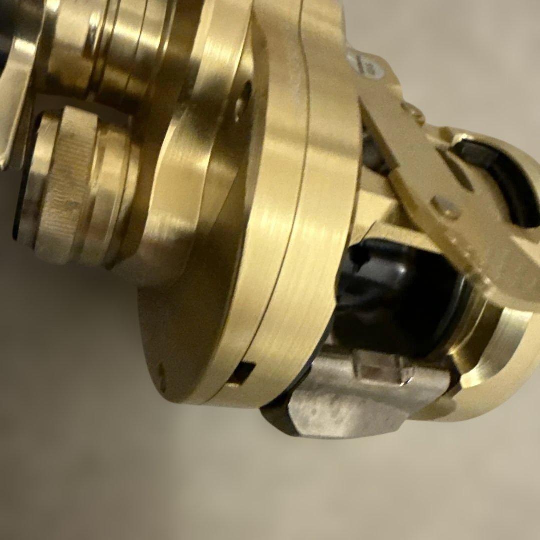 シマノ　22カルカッタコンクエスト200XG　DRTバリアルハンドル100付き