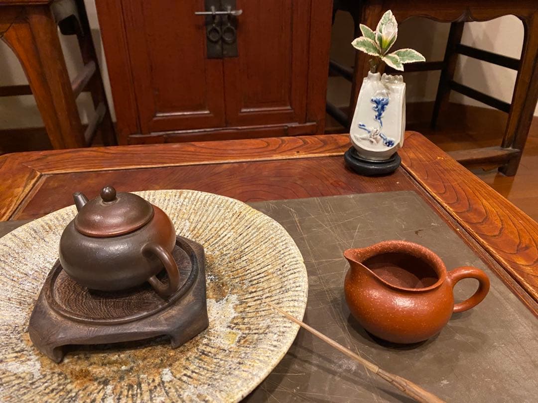 染付水滴・筆置き一体型　鑑賞台付　　一輪挿し　茶器小物　ヴィンテージ　　レア