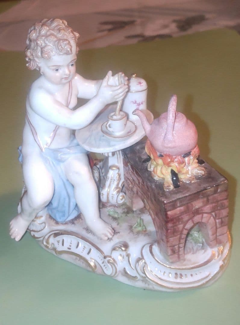 靴*も様 美品 マイセン ホットチョコレートを作る天使 フィギュリン