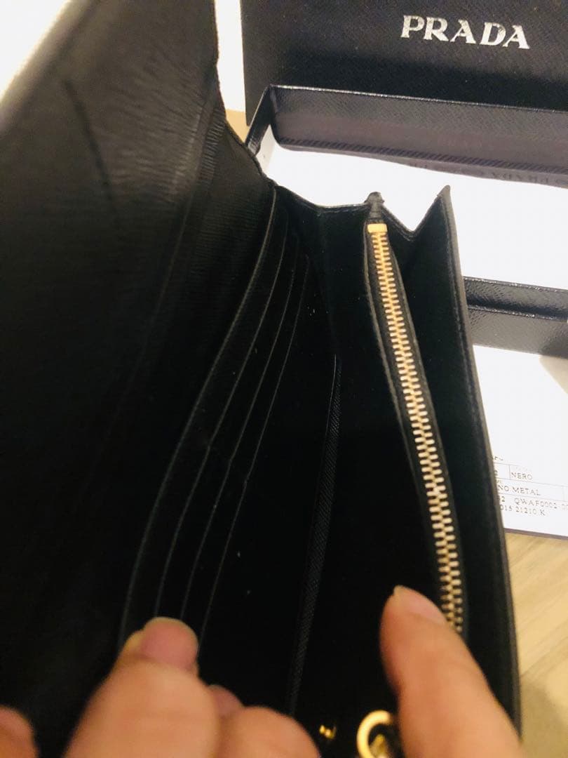 PRADA ブラック 長財布 サフィアーノレザー