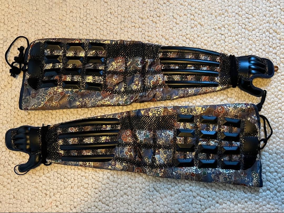 【丸武工房製】美品！【現代甲冑等身大】（未使用品）紺•白•茶威糸 黒胴具足一式