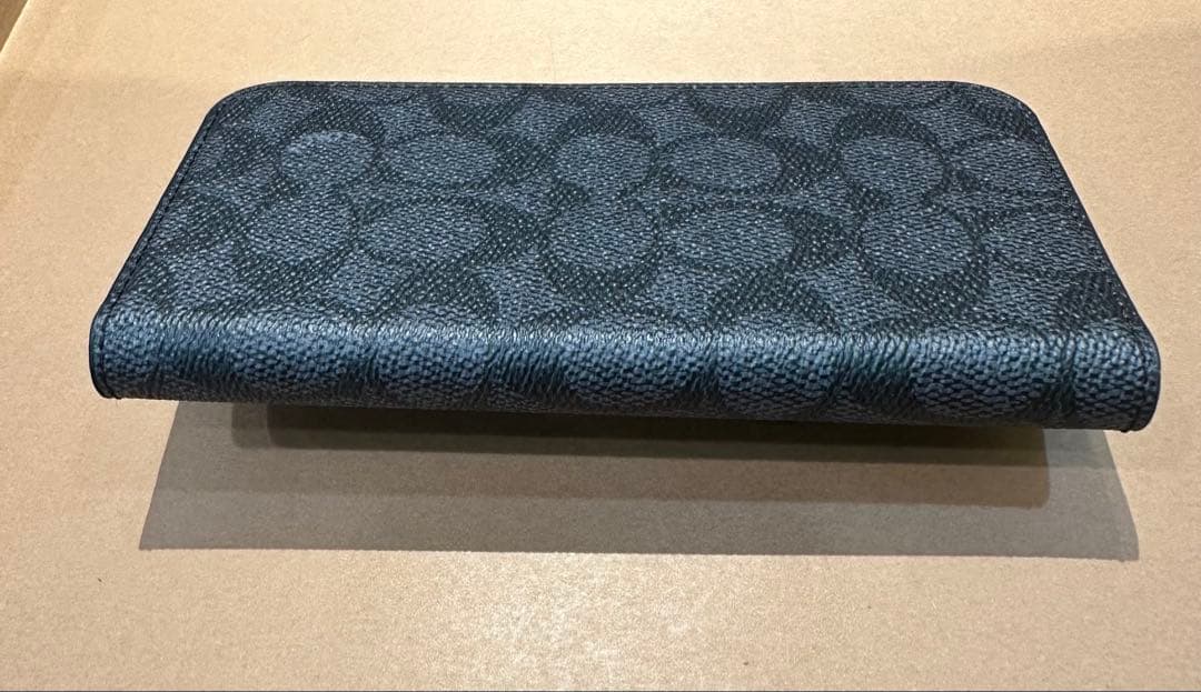 【極美品】COACH ブラックレザー手帳型iPhoneケース　6.7インチ