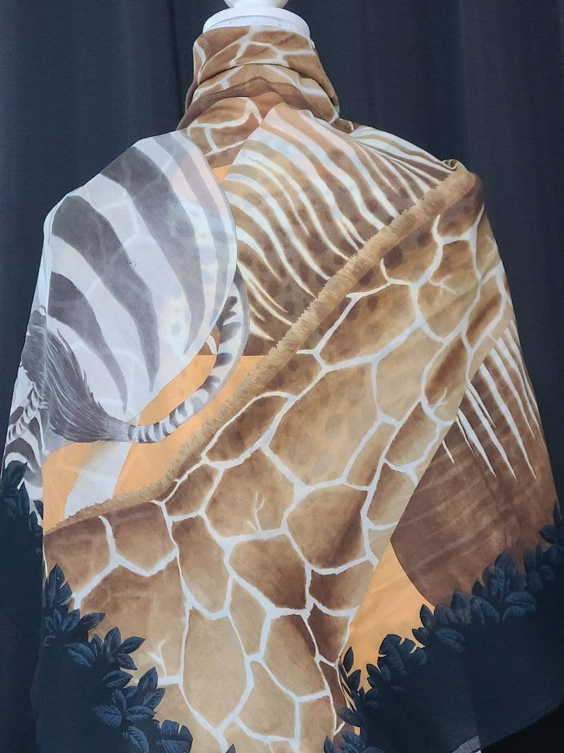 週末限定価格♪フェラガモ 動物柄スカーフ カレジェアン 140㎝ 大判