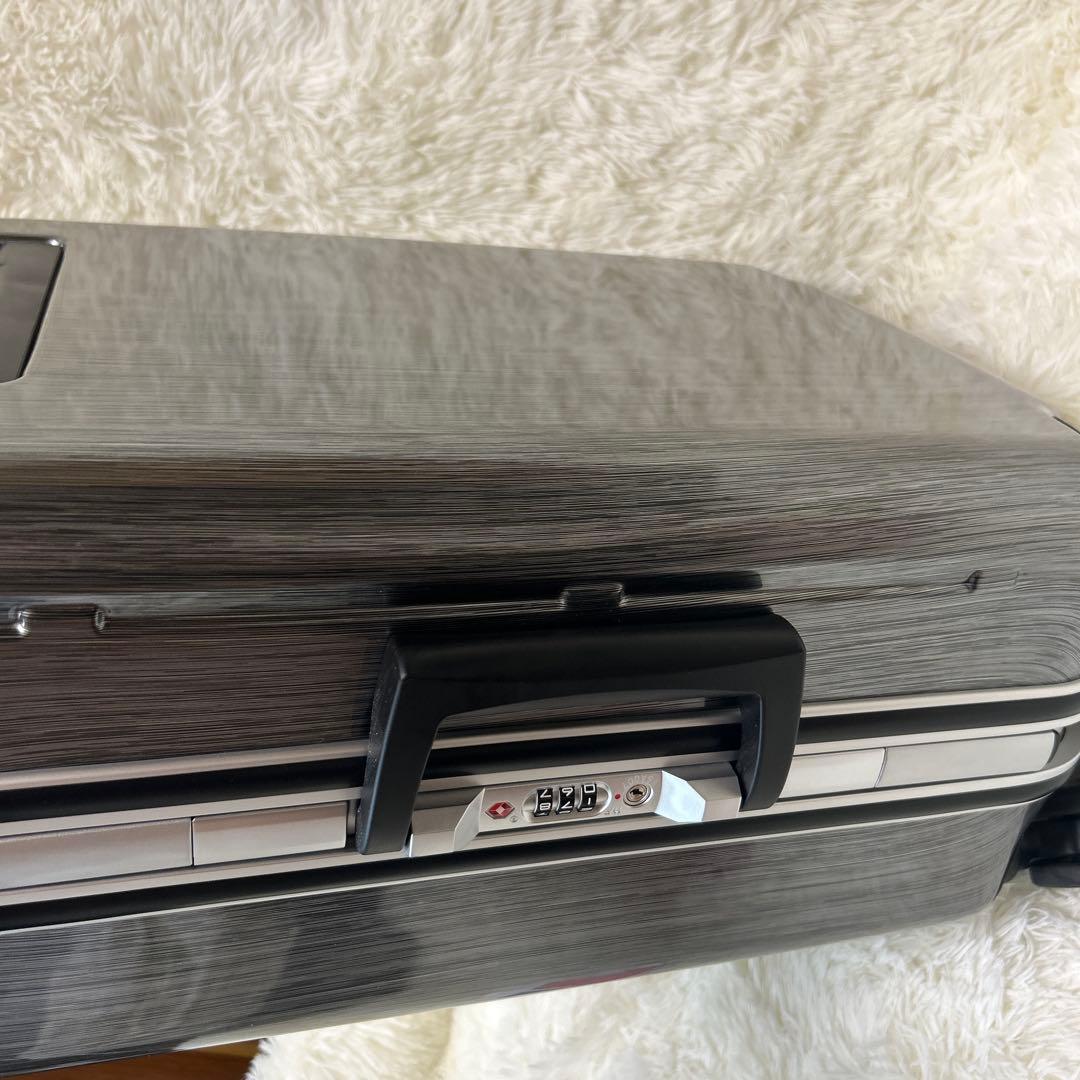 【極美品】ACE　ボルケーノ　32リットル　4輪 ブラック　ポリカーボネート