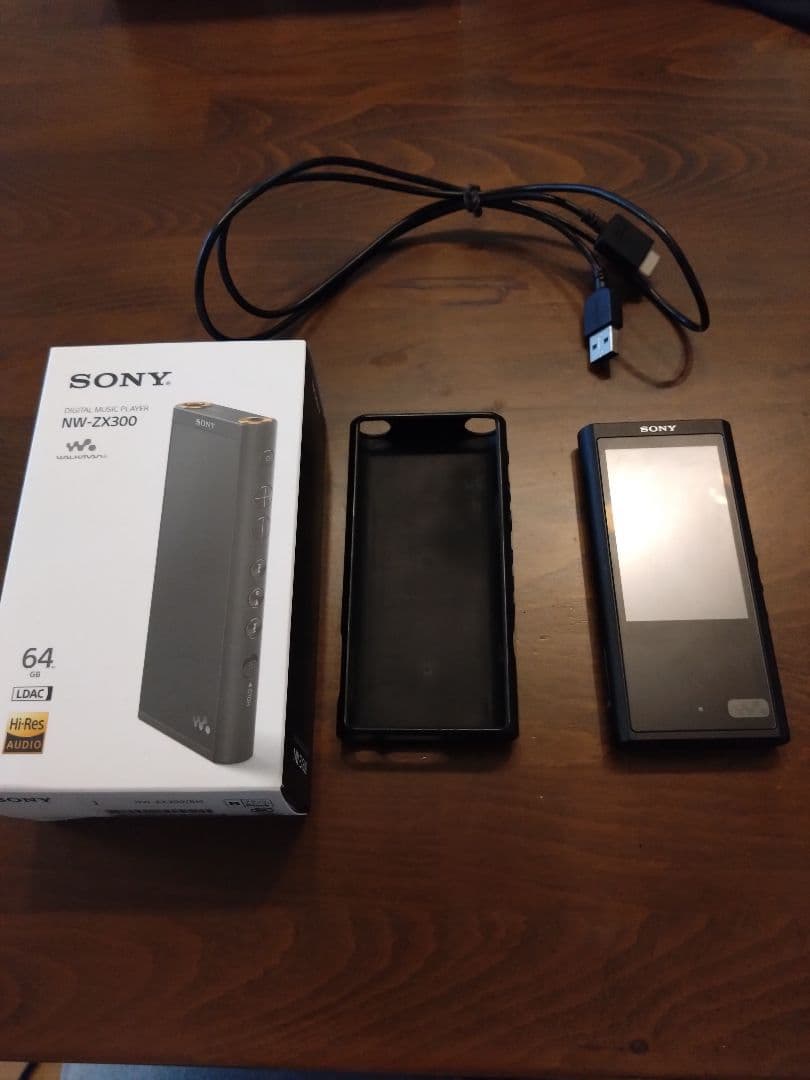 ポータブルプレーヤー Sennheiser Momentum & Sony NW-ZX300