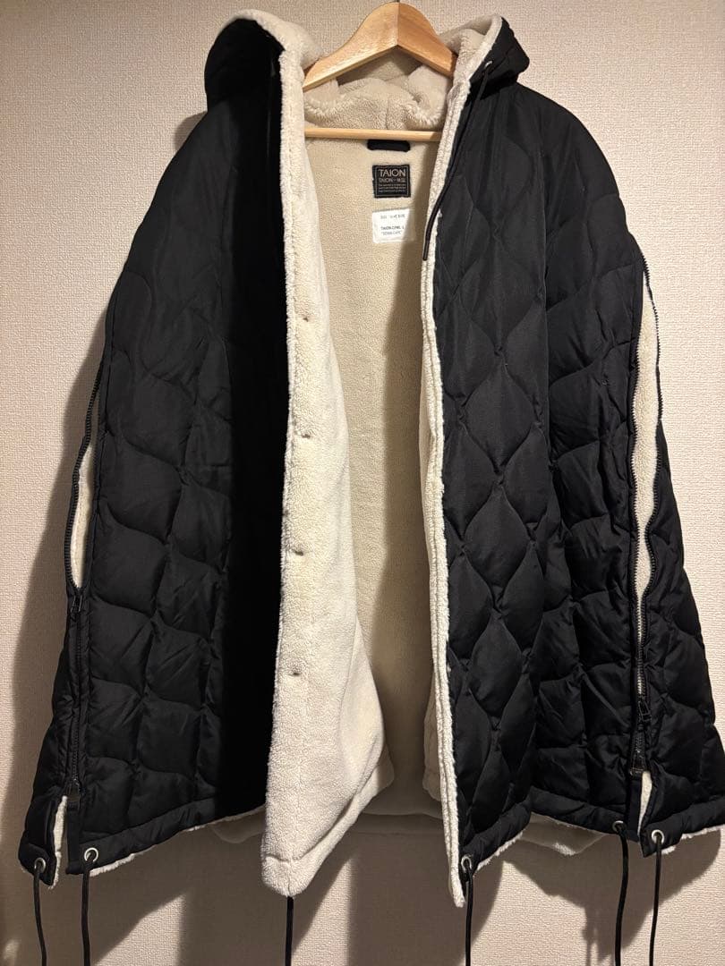TAION ブラック ダウンフード付きポンチョ