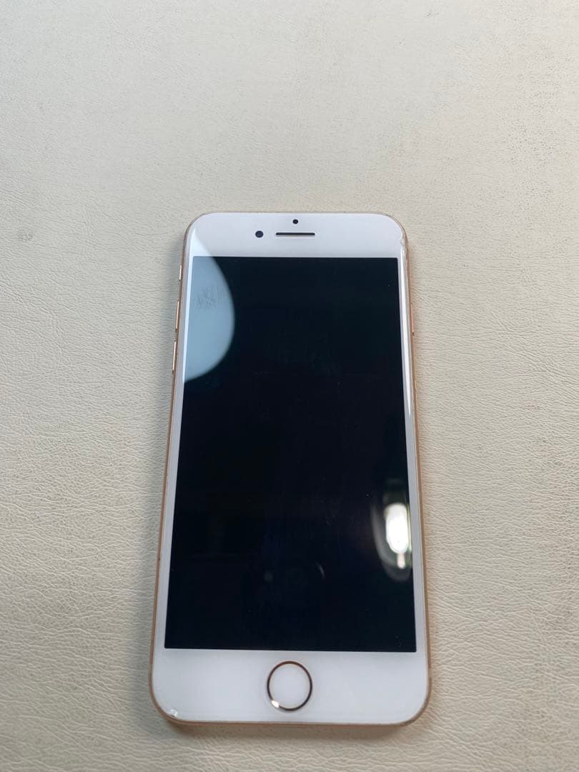 iPhone8 背面割れあり