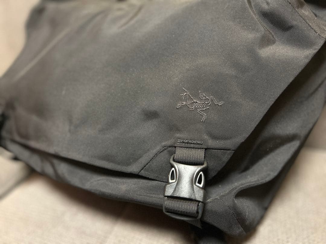 ARC'TERYXCourier Bag 15メッセンジャーバッグ ファッション メンズ