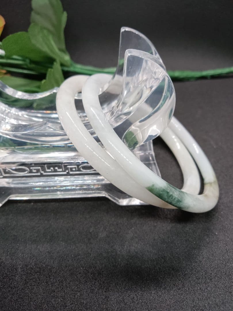 おすすめ✨新品✨天然翡翠✨A貨翡翠バングル 緑と白　無含浸無着色 サイズ58.4