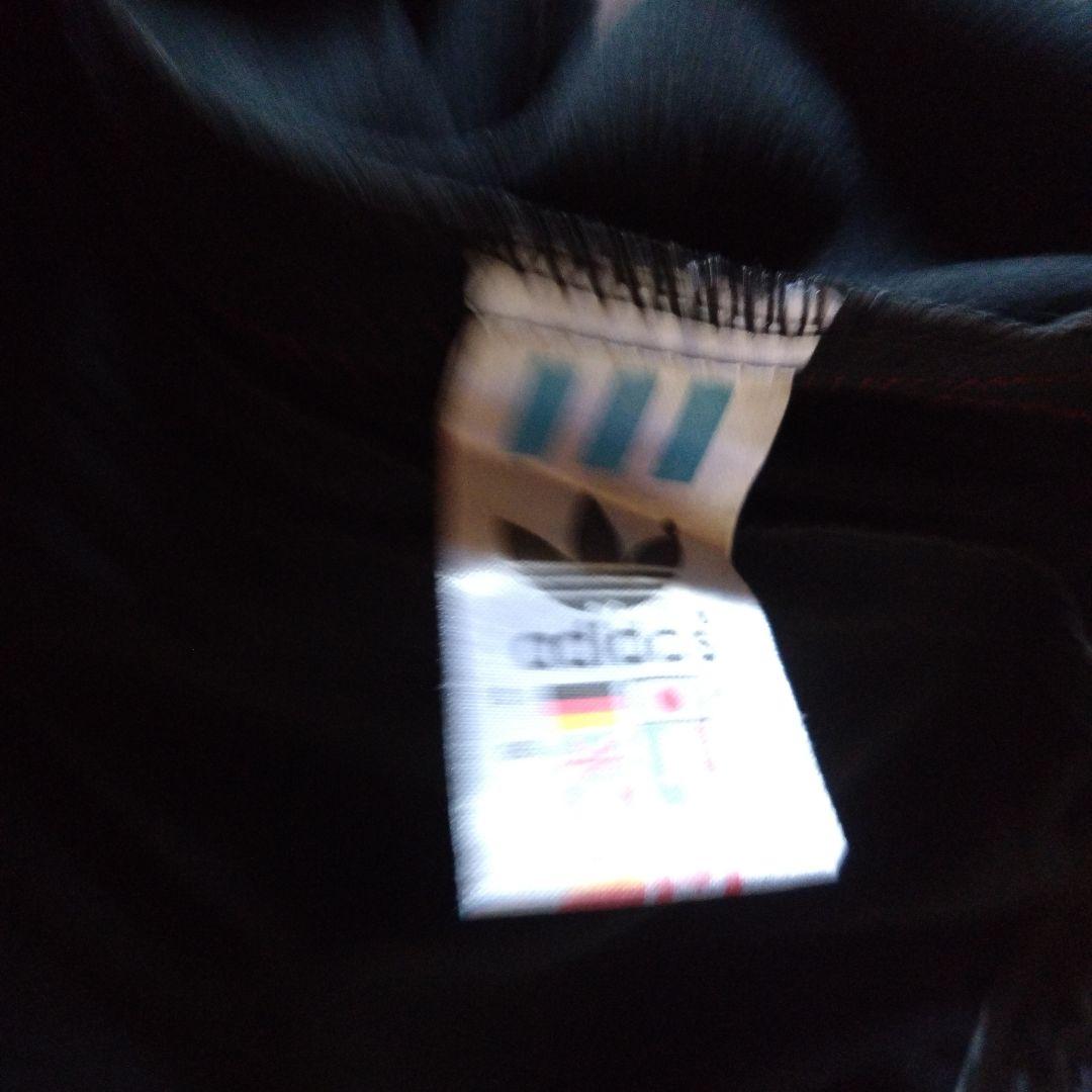 adidas フード付きジャージ セットアップ ブラック/レッド ヨーロッパ