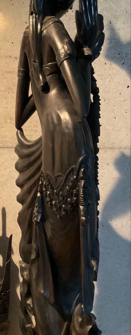 インドネシア　黒檀の置き物