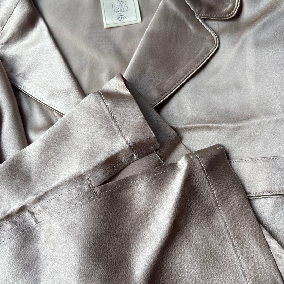 [新品]ベージュ シルク　パジャマセット　M