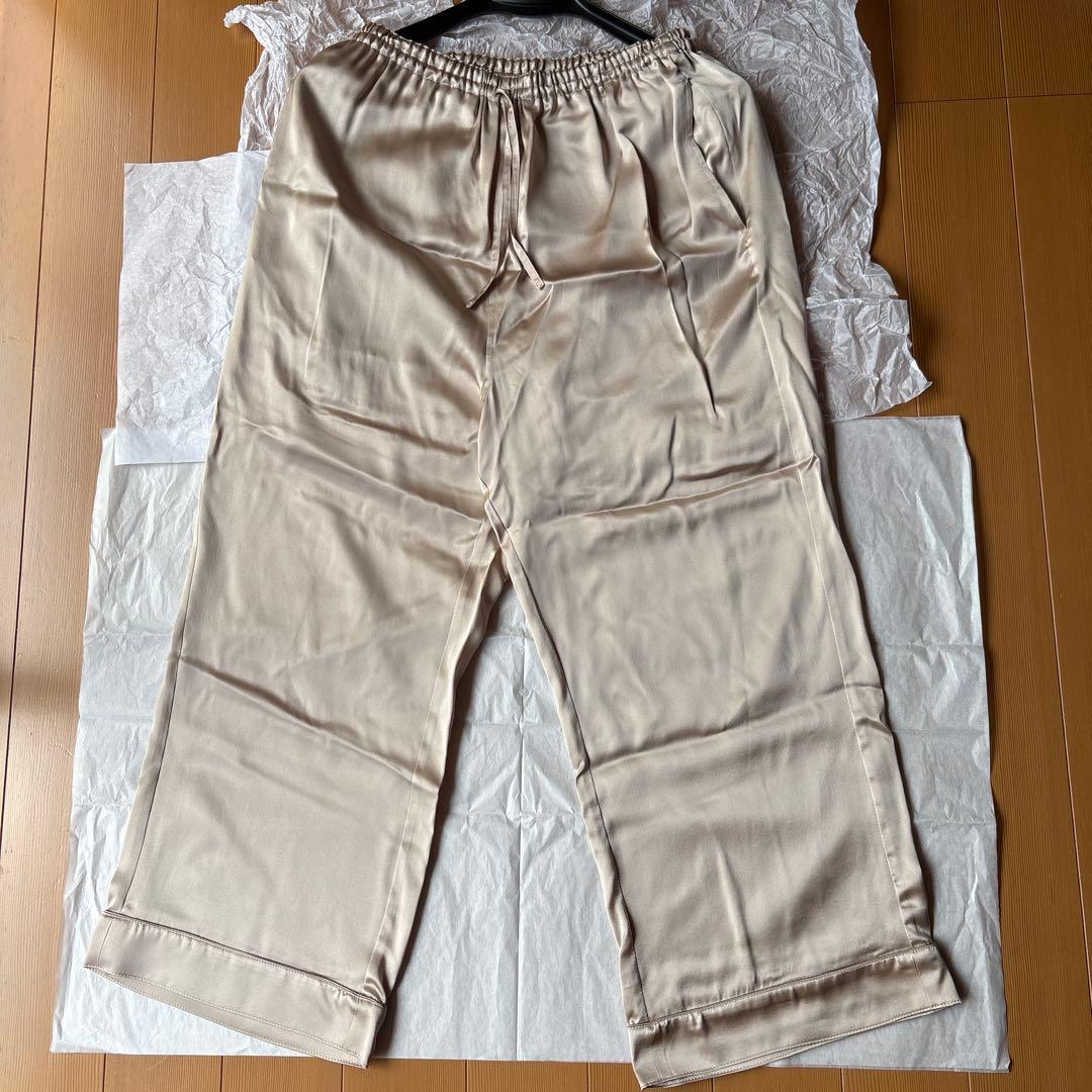 [新品]ベージュ シルク　パジャマセット　M