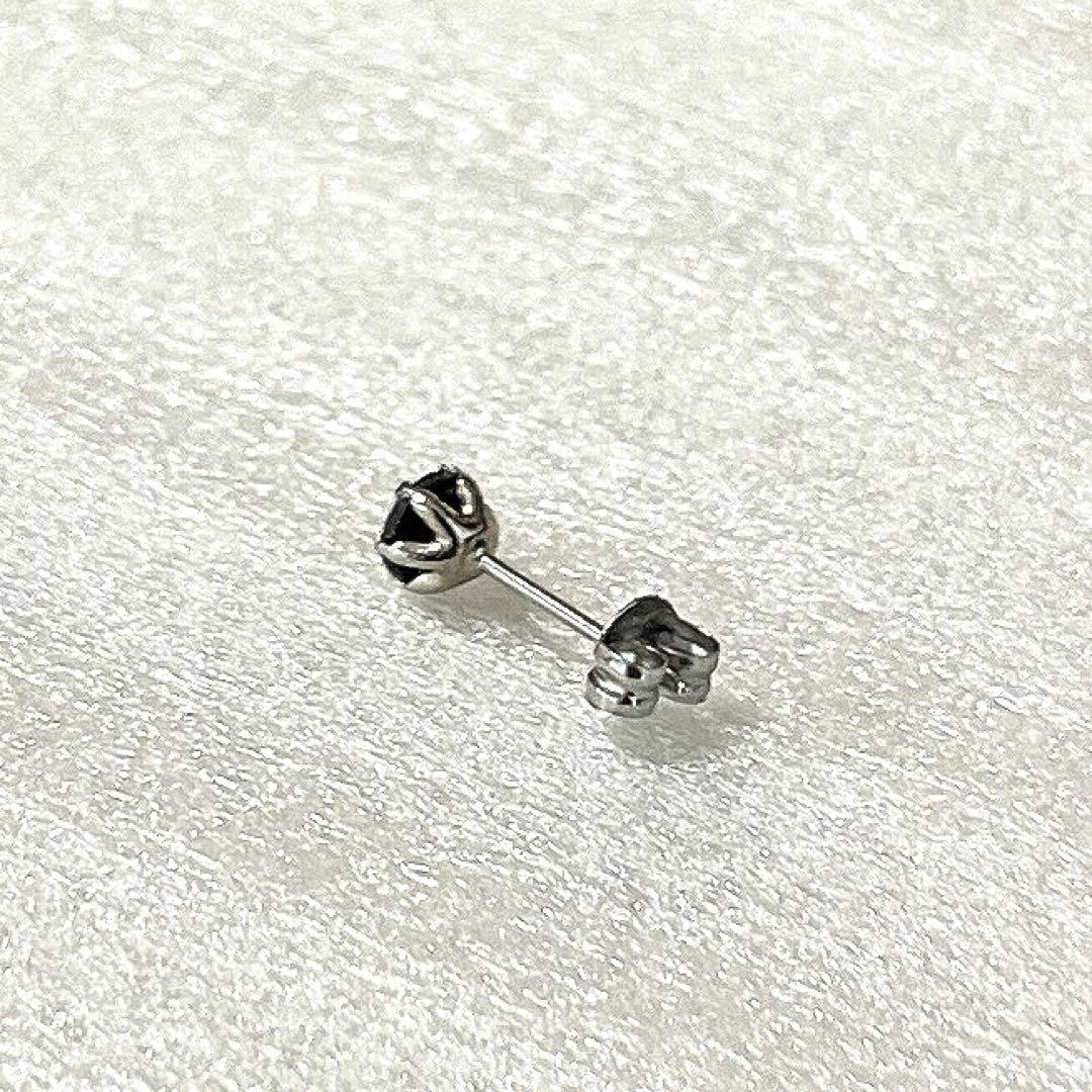 ライオンハート プラチナ ブラック ダイヤモンド ピアス Mサイズ 0.25ct
