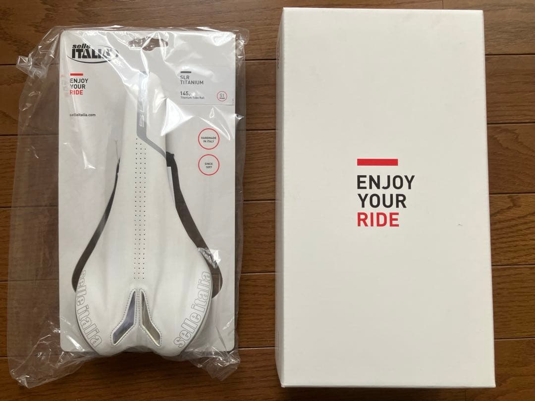 新品　SLR TITANIUM ホワイト 軽量145g サドル