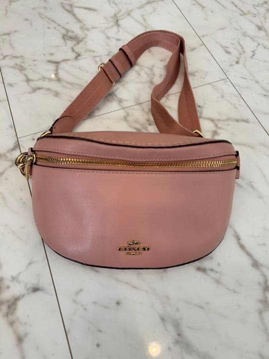 COACHコーチ ウエスト ボディ 美品 綺麗 未使用 レザー 可愛い ピンク