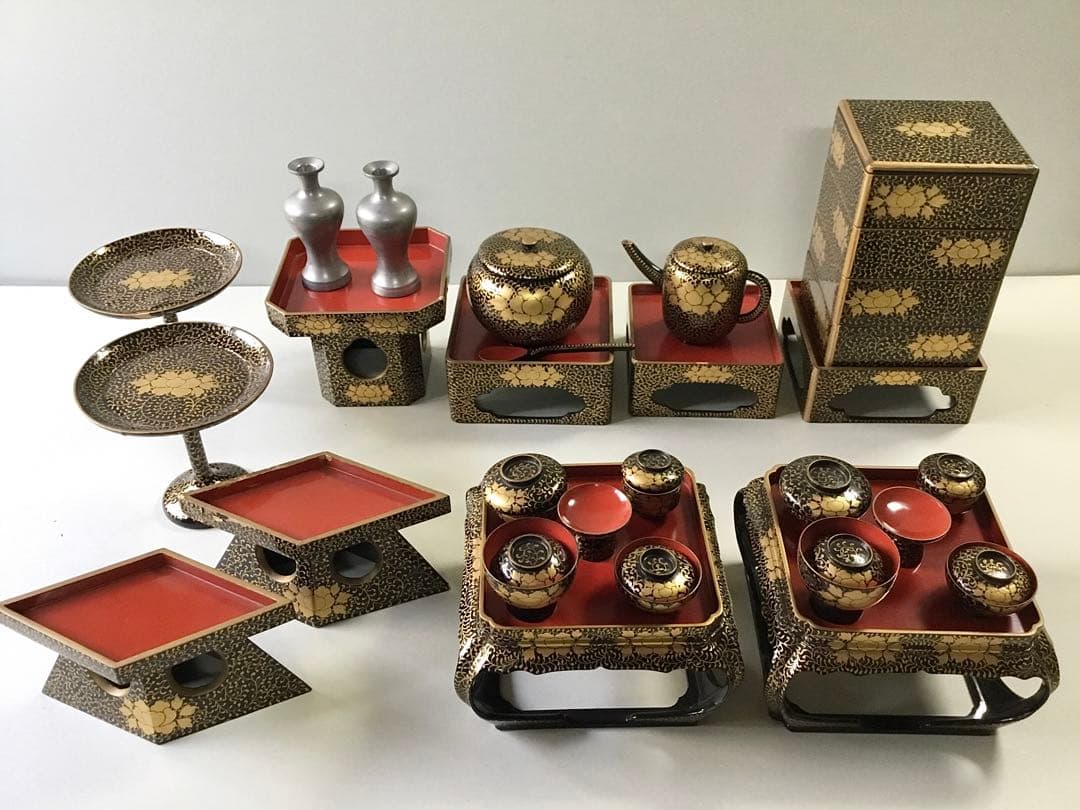 古い雛道具◇極上唐草 / 御膳部揃◇蒔絵 木製 雛人形 ままごと 骨董⑤